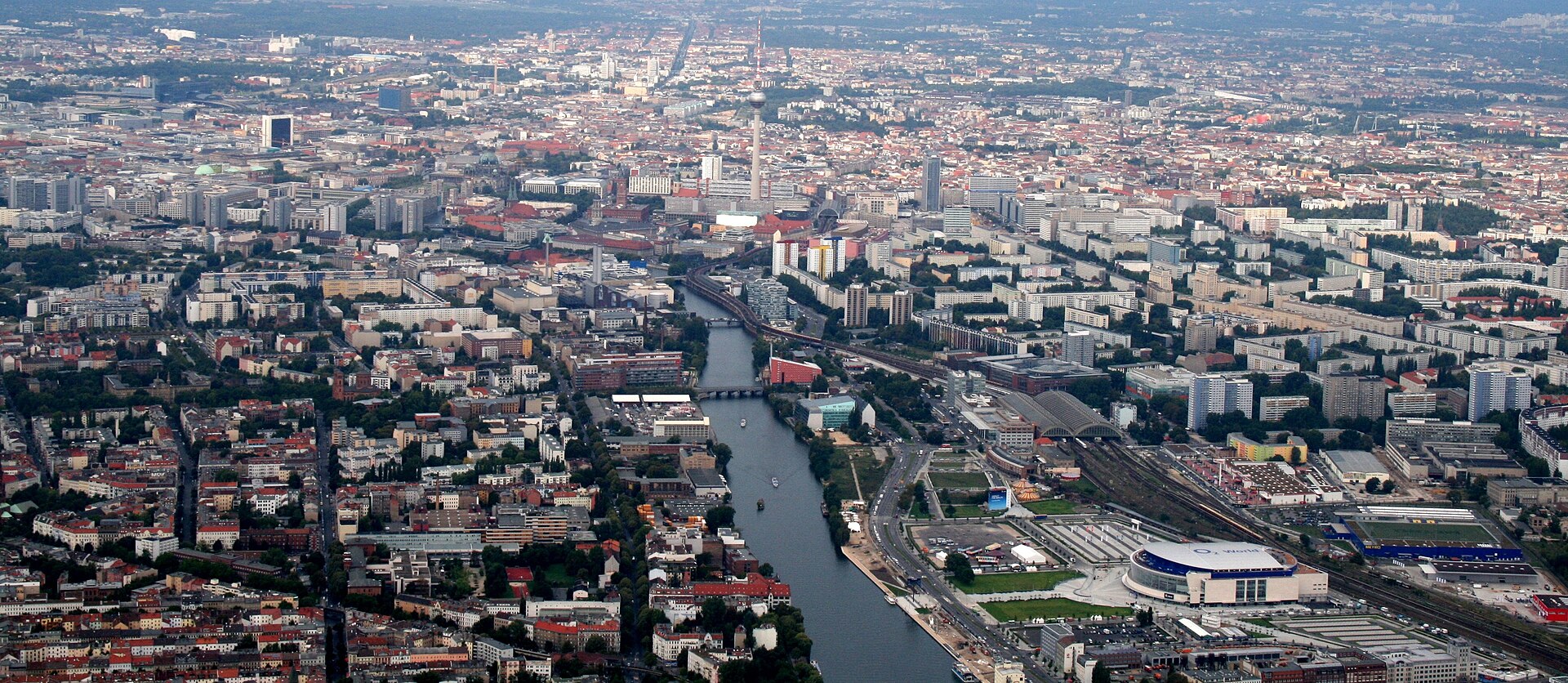 Berlin an der Spree, 2008. Regionales Stadtmotiv, nicht die Gärten der Welt.