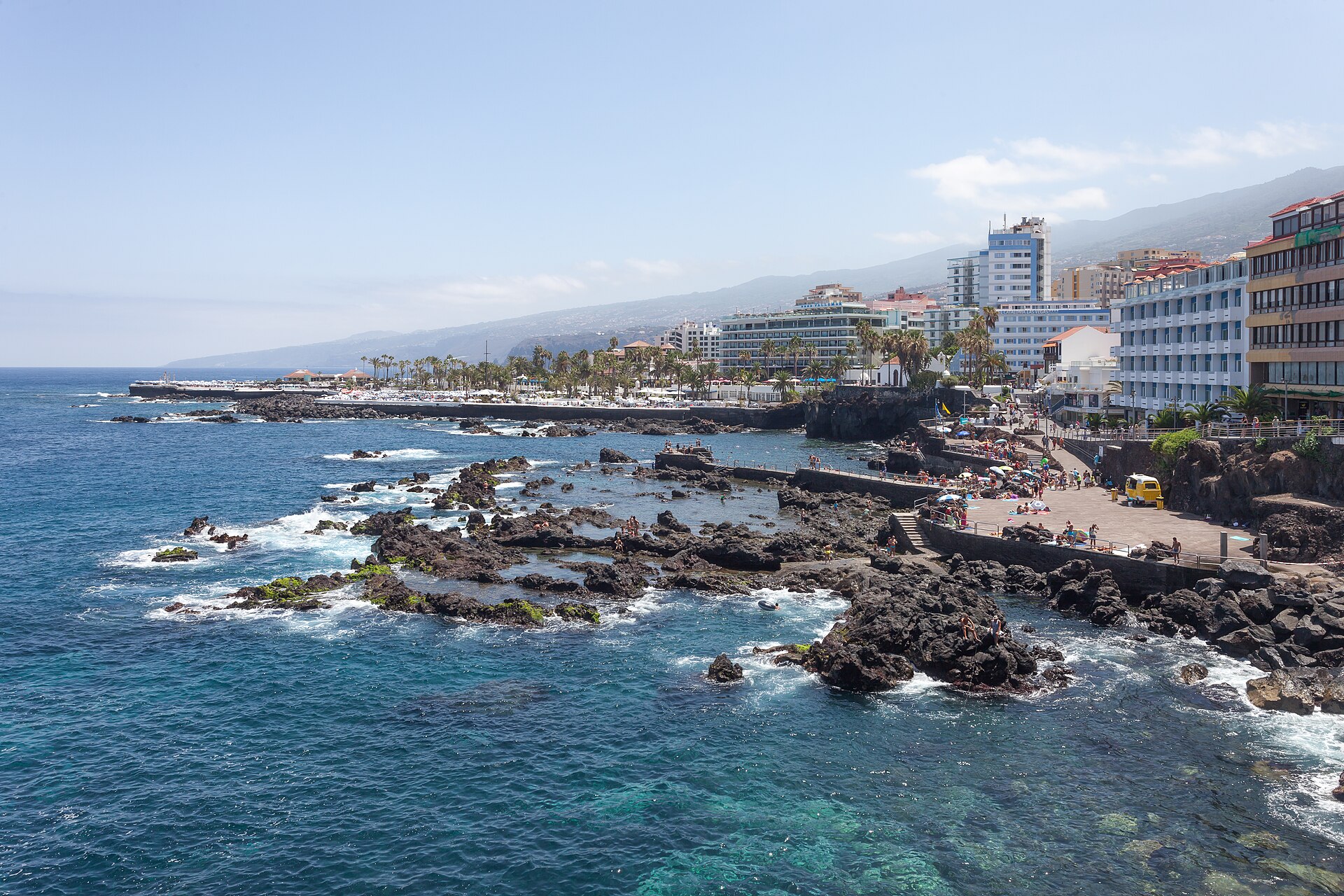 Atlantikküste und Uferpromenade in Puerto de la Cruz auf Teneriffa